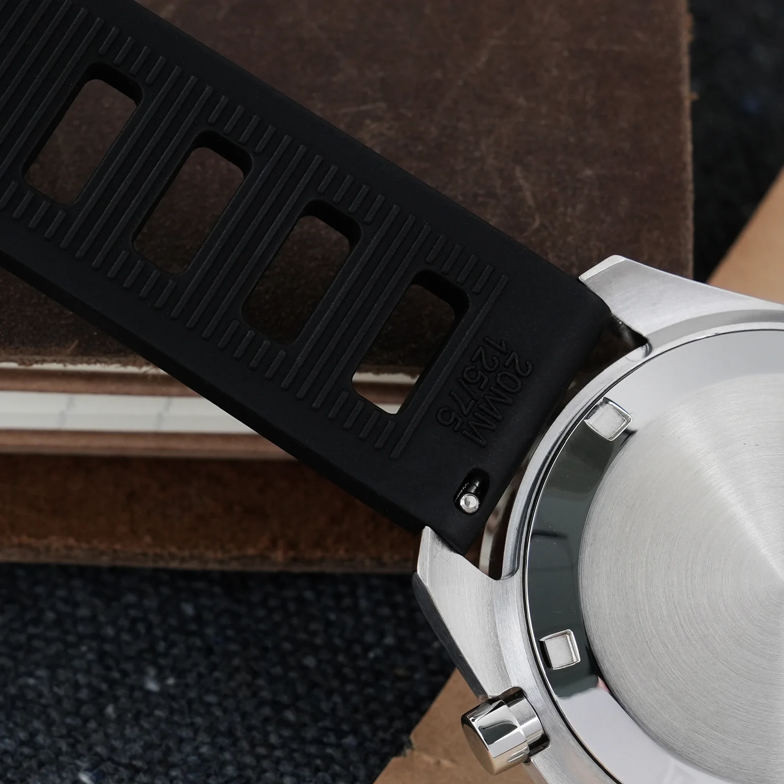 Premium Grade Rubber Dive Watchband - Image 6